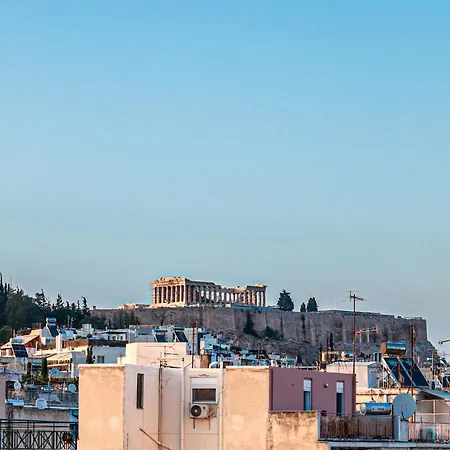 Apartment Bachelor Penthouse With Roof Garden Access, 15 M Walk To Acropolis Athens
