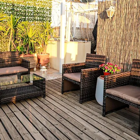 Bachelor Penthouse With Roof Garden Access, 15 M Walk To Acropolis Athens