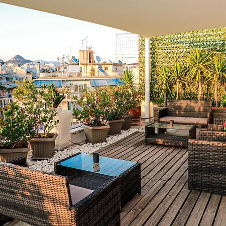 Apartment Bachelor Penthouse With Roof Garden Access, 15 M Walk To Acropolis *