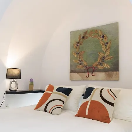 Elegant Escapes Plaka