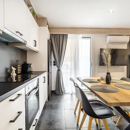 Apartment Anghome A2 In Metaksourgio Athens