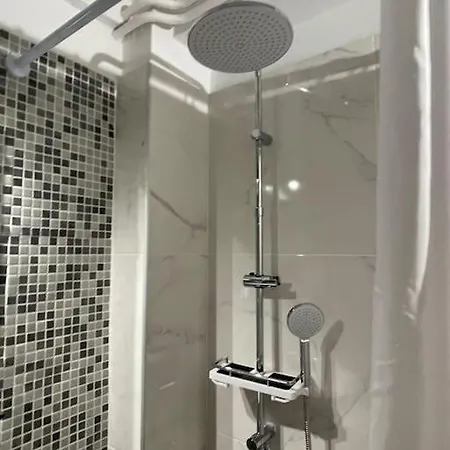 Appartement Stylish With Garden, Hilton Area. Near Metro