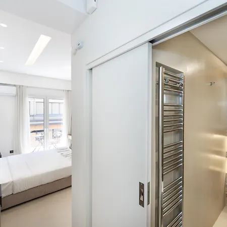 Appartement Minimal With Balcony In Pagrati,