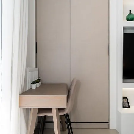 Appartement Minimal With Balcony In Pagrati, Athene