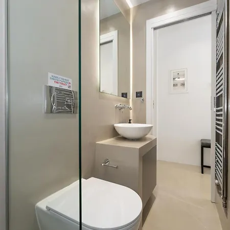 Minimal With Balcony In Pagrati, Athene