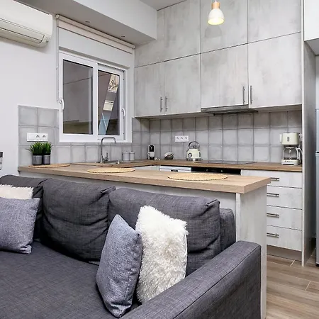 Gem, Next To Metro, Walk To Akropolis Apartment *