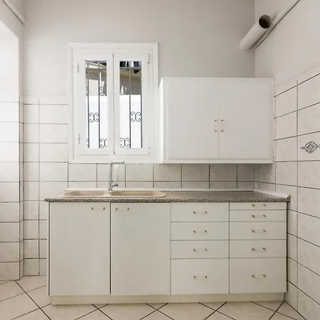 Amazing 2 Bedroom House Apartment *