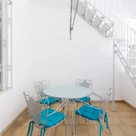 Amazing 2 Bedroom House Apartment *