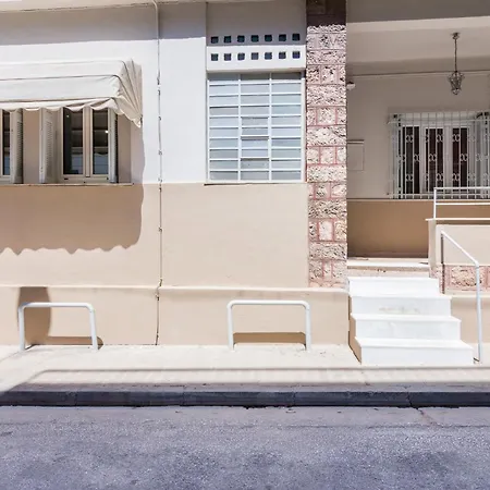 Amazing 2 Bedroom House Apartment *