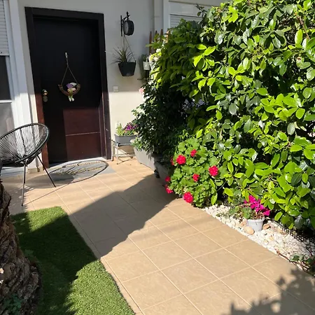 Elegant Glyfada Apartment-private Garden-near Metro *