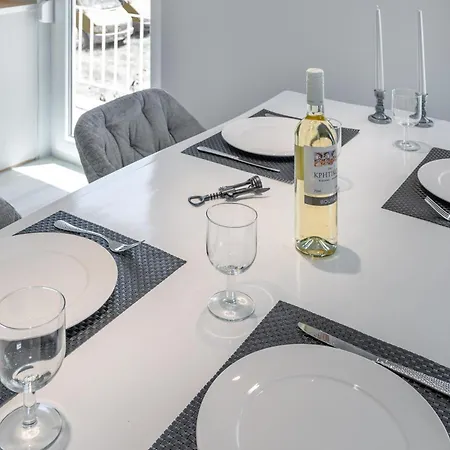 Euphoria Riviera Apt In Glyfada