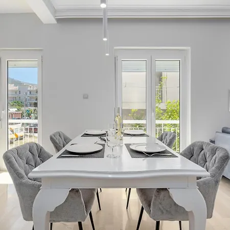 Euphoria Riviera Apt In Glyfada *