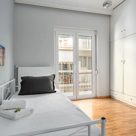 Euphoria Riviera Apt In Glyfada