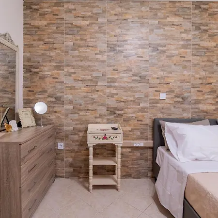 Angel House, House In Center Petralona Apartment