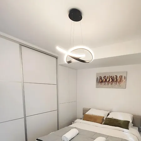 Apartment Fabilicious - 2 Apartments- Romantic Jacuzzi & Spacious Family Comfort *