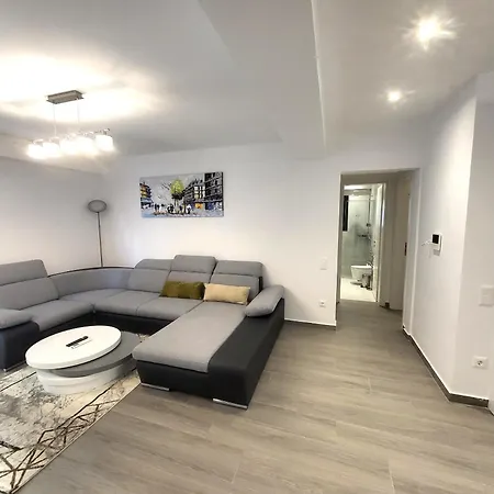 Fabilicious - 2 Apartments- Romantic Jacuzzi & Spacious Family Comfort Apartment Athens
