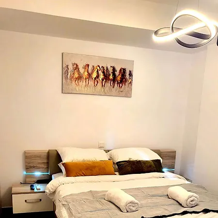 Fabilicious - 2 Apartments- Romantic Jacuzzi & Spacious Family Comfort Apartment Athens