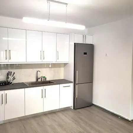 Fabilicious - 2 Apartments- Romantic Jacuzzi & Spacious Family Comfort *
