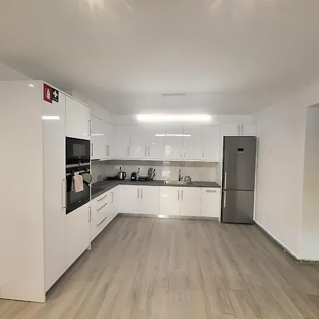 Fabilicious - 2 Apartments- Romantic Jacuzzi & Spacious Family Comfort Αθήνα
