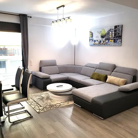 Fabilicious - 2 Apartments- Romantic Jacuzzi & Spacious Family Comfort Apartment *