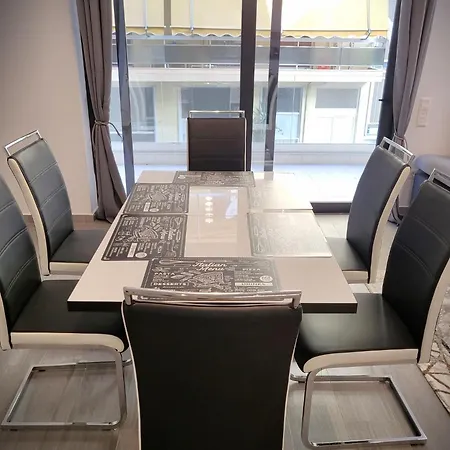 Fabilicious - 2 Apartments- Romantic Jacuzzi & Spacious Family Comfort Apartment Athens