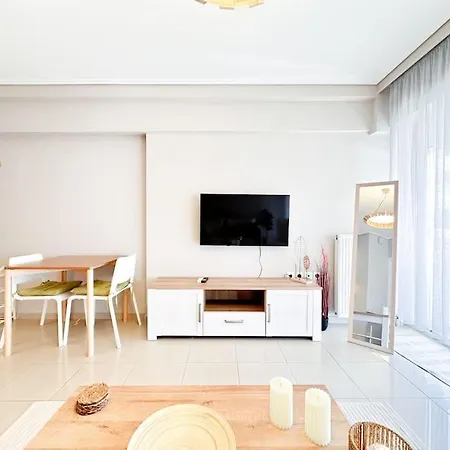 Pame - Chic Alimos Home, 5 Min Walk To The Apartment *