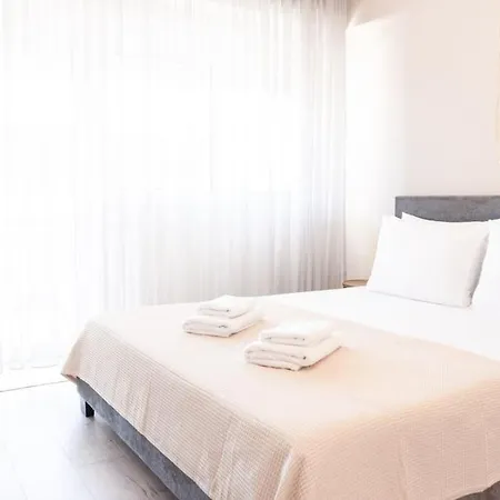Pame - Chic Alimos Home, 5 Min Walk To The