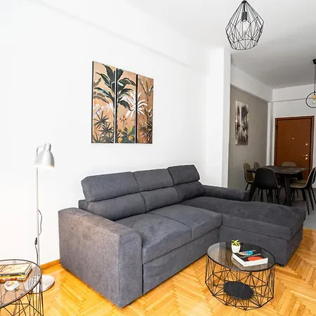 Apartment Spacious 2bd/1.5ba Downtown One-step From Victoria Athens