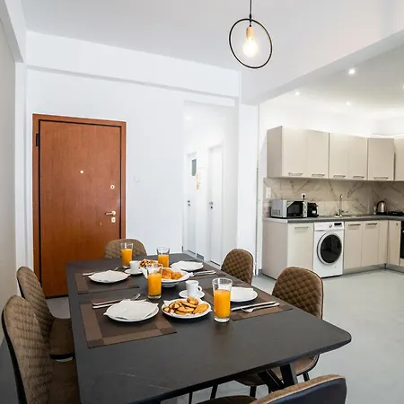 Spacious 2bd/1.5ba Downtown One-step From Victoria Athens