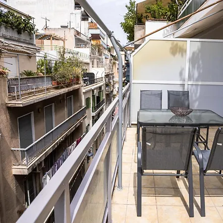 Spacious 2bd/1.5ba Downtown One-step From Victoria *