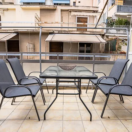 Spacious 2bd/1.5ba Downtown One-step From Victoria Apartment Athens