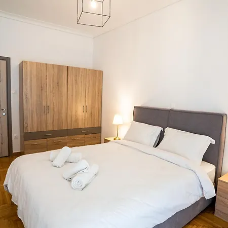 Spacious 2bd/1.5ba Downtown One-step From Victoria Athens
