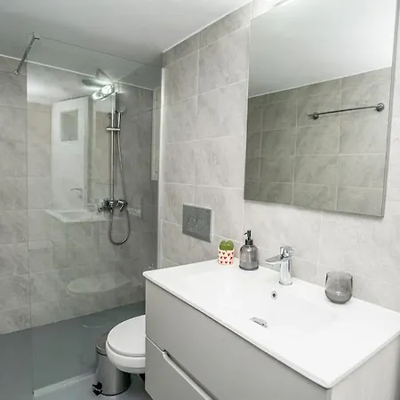 Spacious 2bd/1.5ba Downtown One-step From Victoria