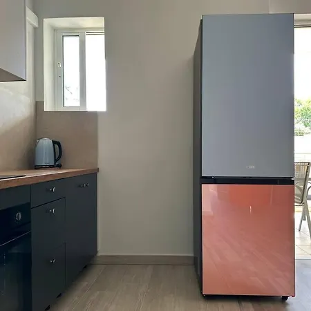 D150 Orange & New Life - Cloud9 In The Apartment Athens
