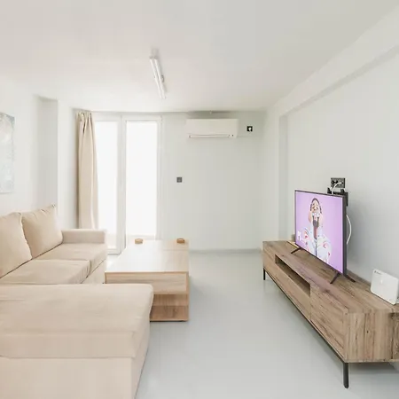 Beautiful Underground Nest With Prv Terrace Αθήνα