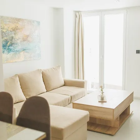 Beautiful Underground Nest With Prv Terrace Διαμέρισμα *