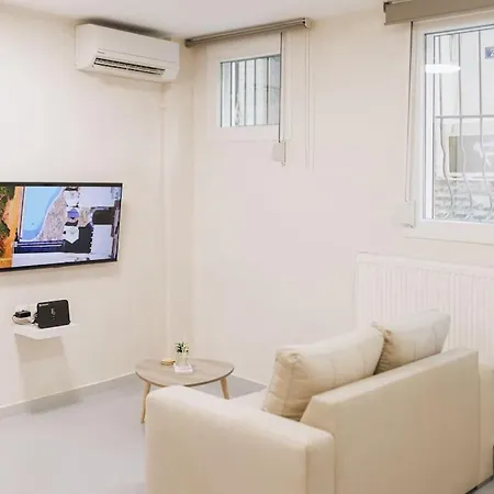 Urban Retreat In A Lively Area Apartment