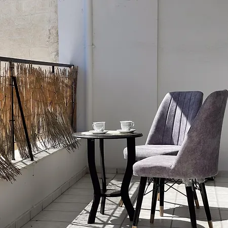 2-bedroom Blue Apartment *