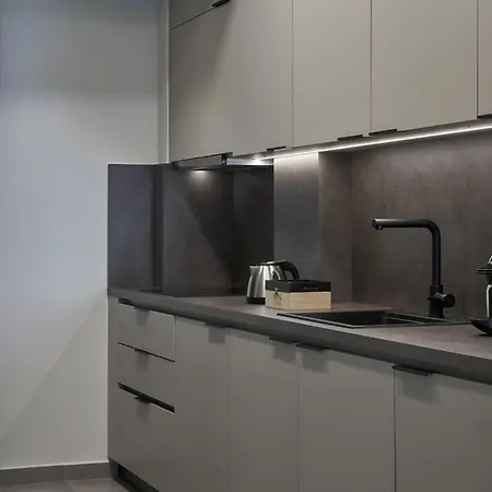Little Gem: Modern Urban Retreat Apartment