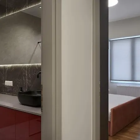 Little Gem: Modern Urban Retreat Apartment