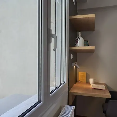 Little Gem: Modern Urban Retreat Apartment