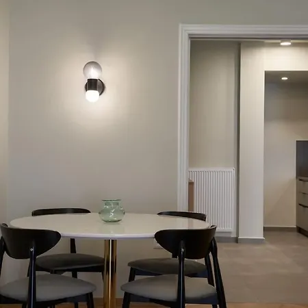 Little Gem: Modern Urban Retreat Apartment