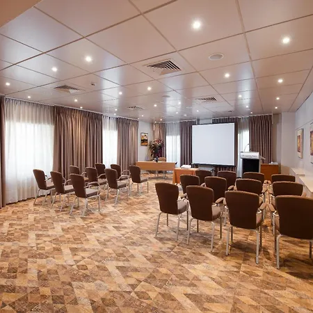 Crowne Plaza Centre By Ihg Hotel 5*