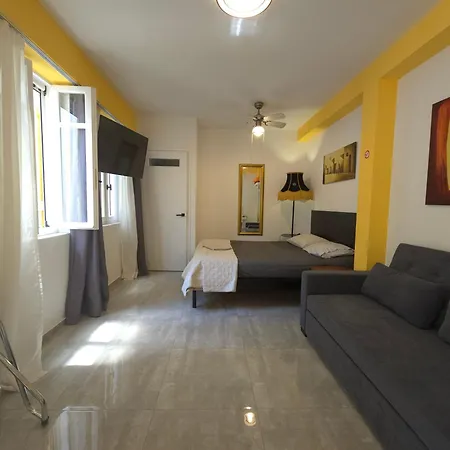 Great 35 Sq M On 1st Floor In Bohemian Psyri In Athens' Historic Center-in Vivo