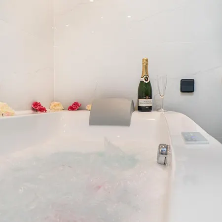 Paradise+ With Jacuzzi In The Heart Of Athens!