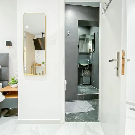 Apartment Paradise+ With Jacuzzi In The Heart Of Athens! *
