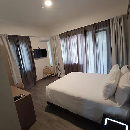 Celia Apartahotel
