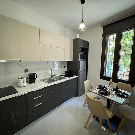 Akropolis Urban Retreat By Kozy Koala Apartment