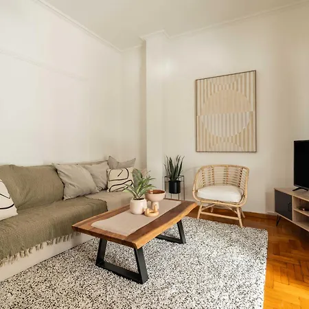 Yestayhomes Two Bedroom Tsakalof Apartment Athens