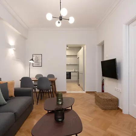 Metroscape Retreat Nearby Metro Station Apartment